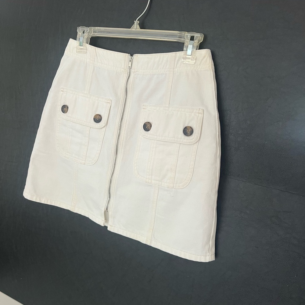 Cream White Denim Skirt W/ Front long Zipper & Dual Front Brown Button Pockets